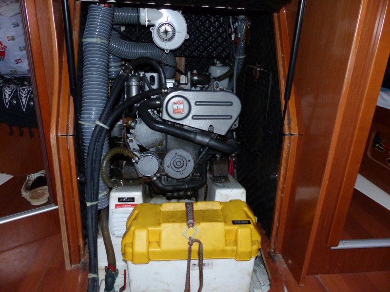 Oceanis 37 -42.jpg